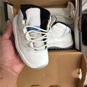Jordan retro 11 White and Blue Sneakers